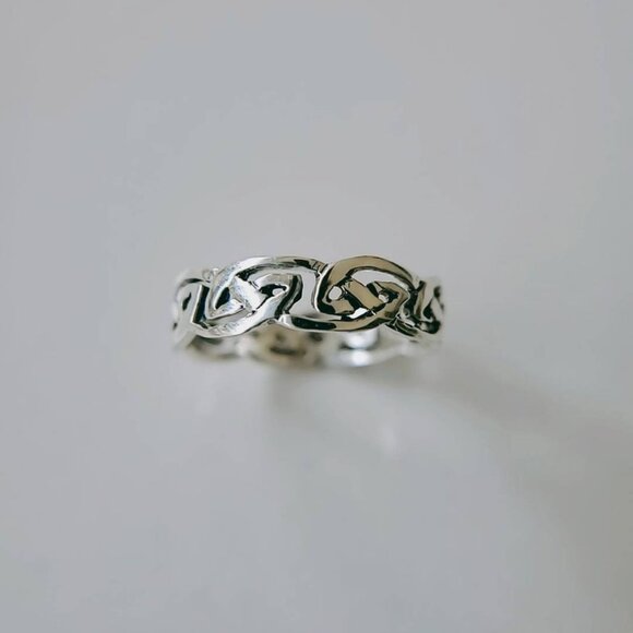 Women's 925 Sterling Silver Celtic Thumb Ring Irish Friendship Ring - Picture 7 of 9